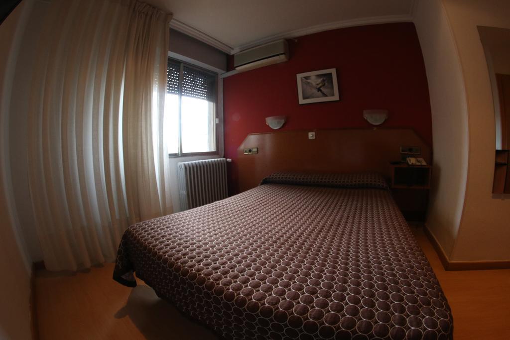 Hostal Cataluna Zaragoza Eksteriør bilde