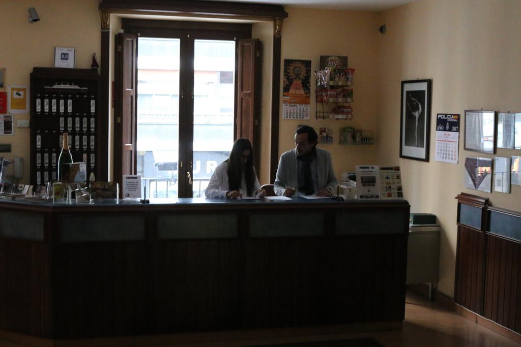 Hostal Cataluna Zaragoza Eksteriør bilde